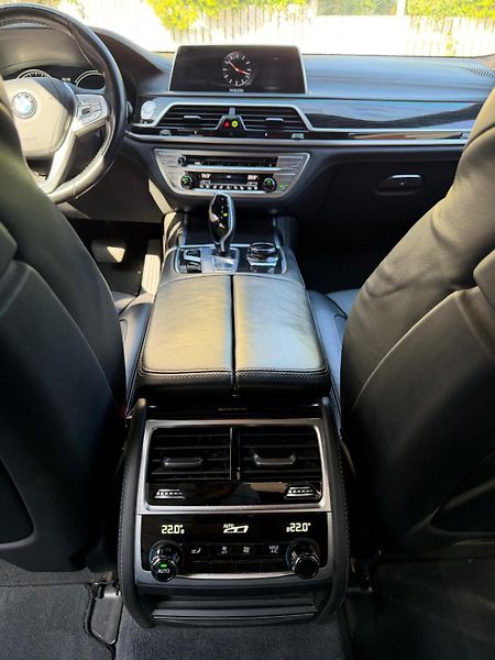 BMW Řada 7 740xD-R20-H&K-LASER-ČR - fotka 32 z 37