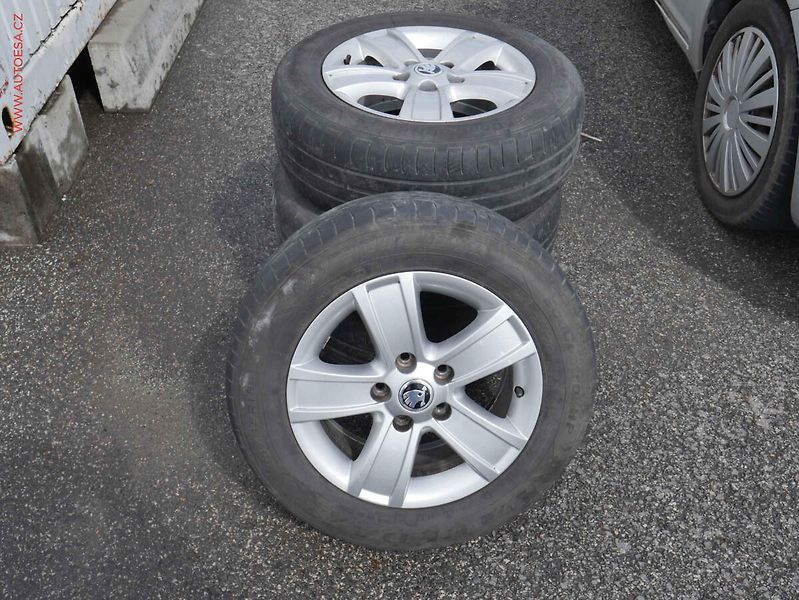 Škoda Octavia (2010) 1.6TDi, ČR, autoAC - fotka 23 z 24