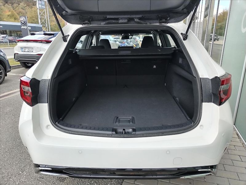 Toyota Corolla 1.8 HYBRID e-CVT  TS COMFORT T - fotka 13 z 16