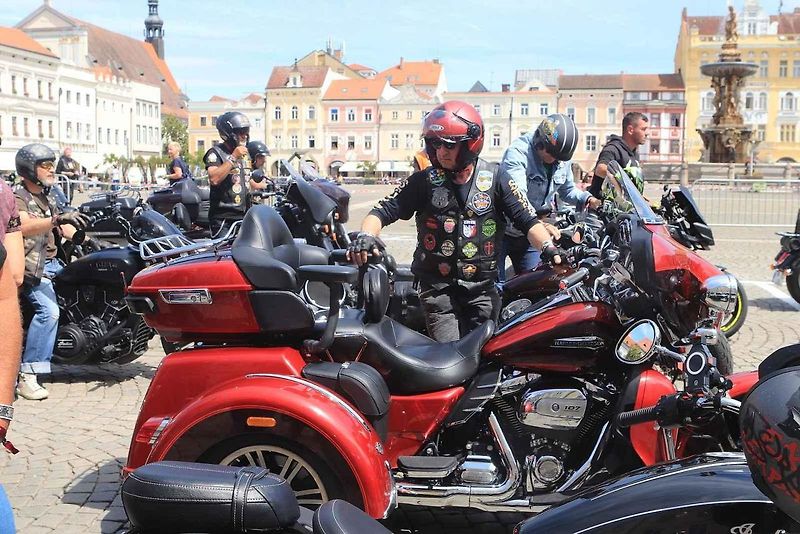 Setkání nadšenců a majitelů motocyklů Indian z celého světa v Českých Budějovicích.