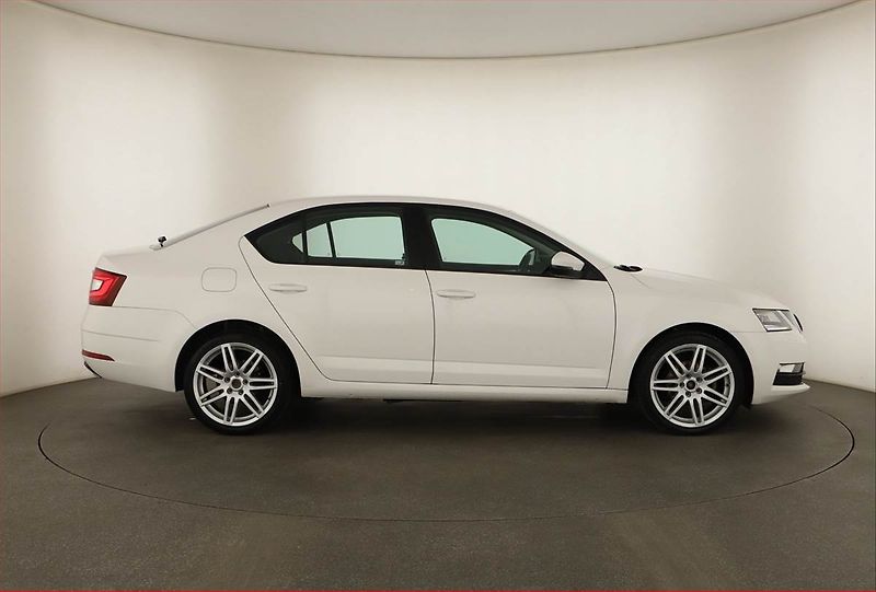 Škoda Octavia (2017) 1.6 TDI, Tempomat - fotka 6 z 18