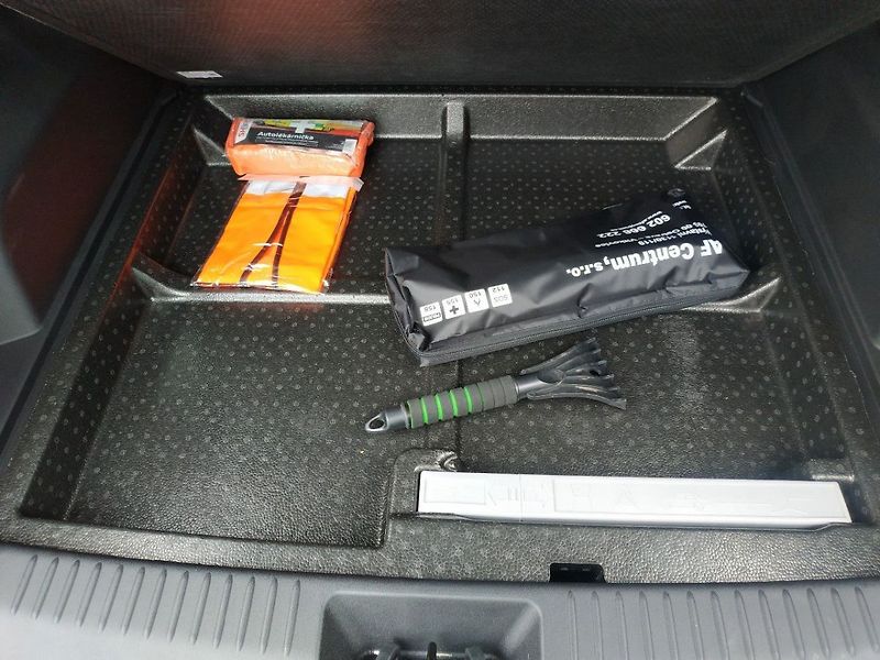 Omoda 5 1.6T Premium AT, SKLADEM - fotka 35 z 37