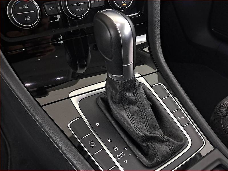 Volkswagen Golf (2017) Comfortline 1.6 TDI, Automat - fotka 13 z 19
