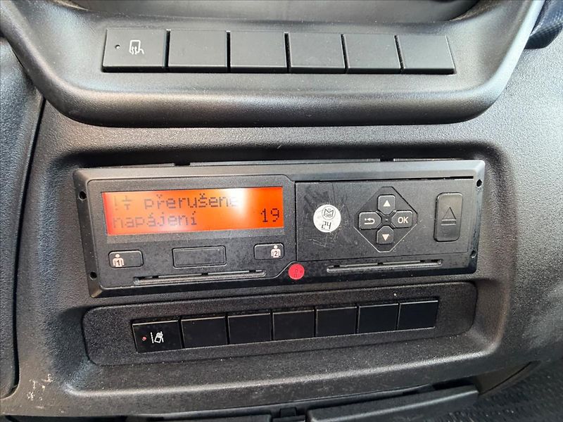 Iveco Daily 3,0 70C18HA8V 18cm3 - fotka 39 z 46