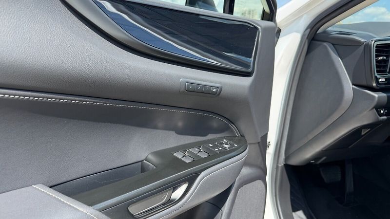 Lexus NX 350h 350H 2,5 HEV PRESTIGE TECH PLU - fotka 12 z 29