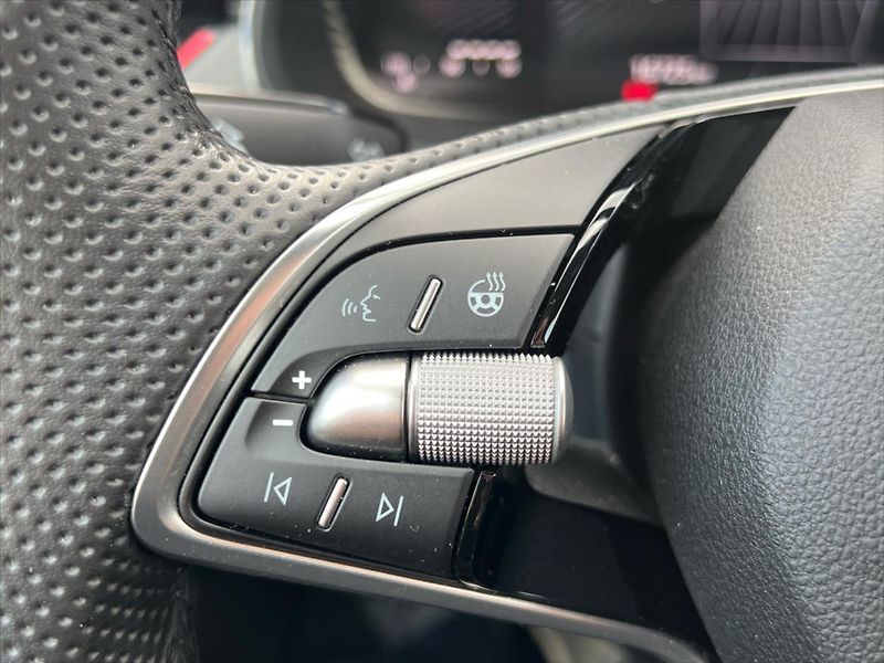 Škoda Scala 1,0 TSi 85kW MONTE CARLO - fotka 26 z 30