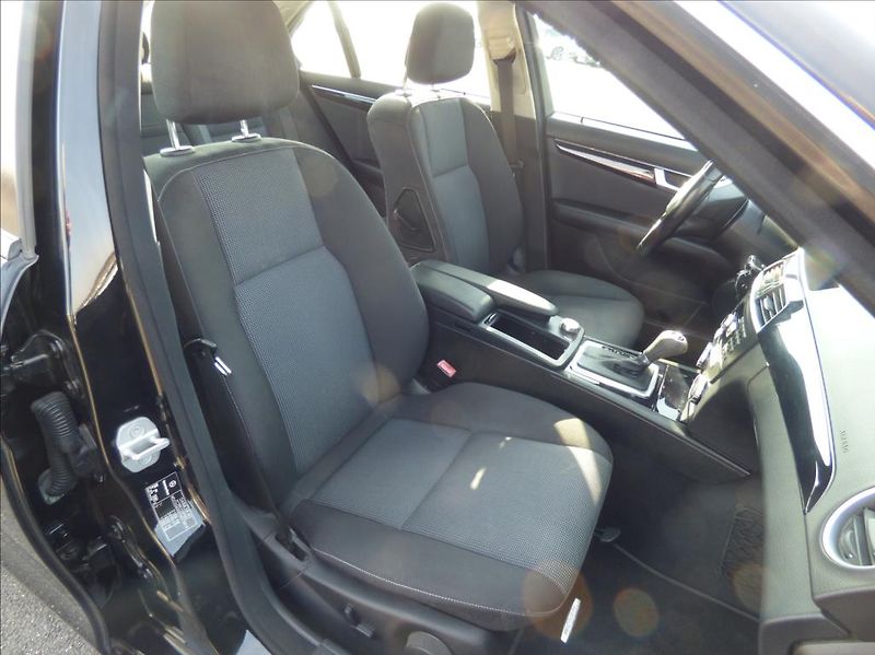 Mercedes-Benz Třídy C 2,2 CDI BlueEfficiency  180 CD - fotka 19 z 41