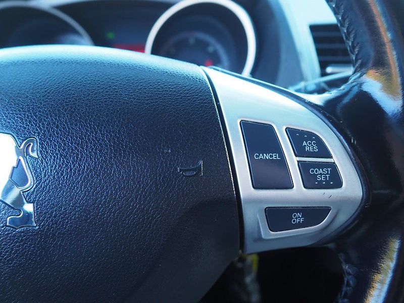 Peugeot 4007 (2010) 2.2 HDI, 115 kW, 4x4, 7 míst - fotka 22 z 39