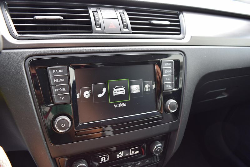 Škoda Rapid (2016) 1.2TSI 66kw AMBITION JOY XENON - fotka 23 z 49