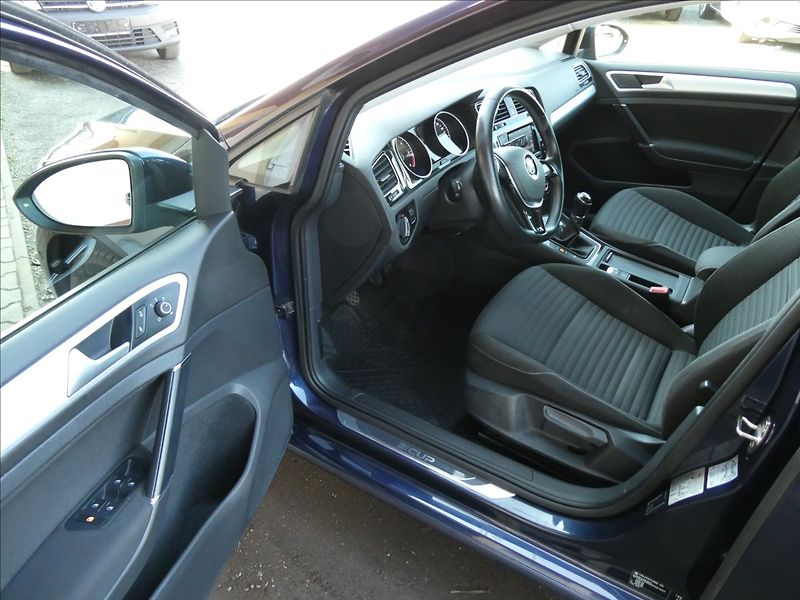 Volkswagen Golf 1,6 TDi 81kW CUP,2xkola,naviga - fotka 14 z 48