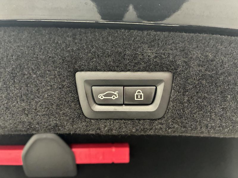 BMW Řada 7 4,4 390kW 750Li xDrive CZ - fotka 11 z 39