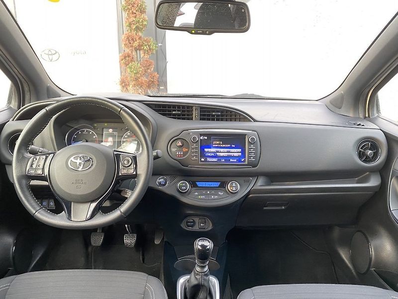 Toyota Yaris 1.5i, ČR-1m, Selection, manual - fotka 10 z 15