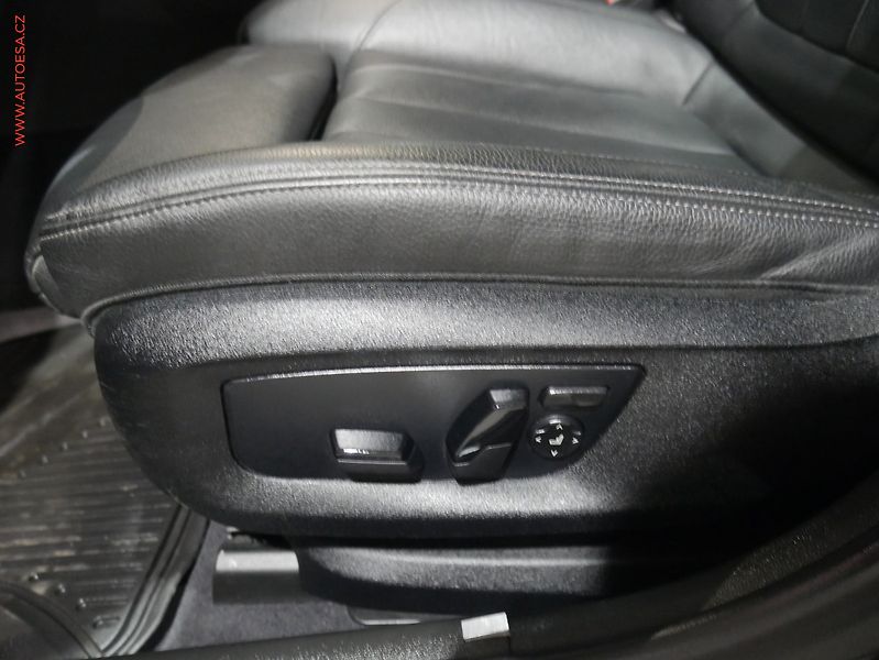 BMW Řada 5 (2017) 2.0d 520xd, AT, LED, panor - fotka 12 z 24