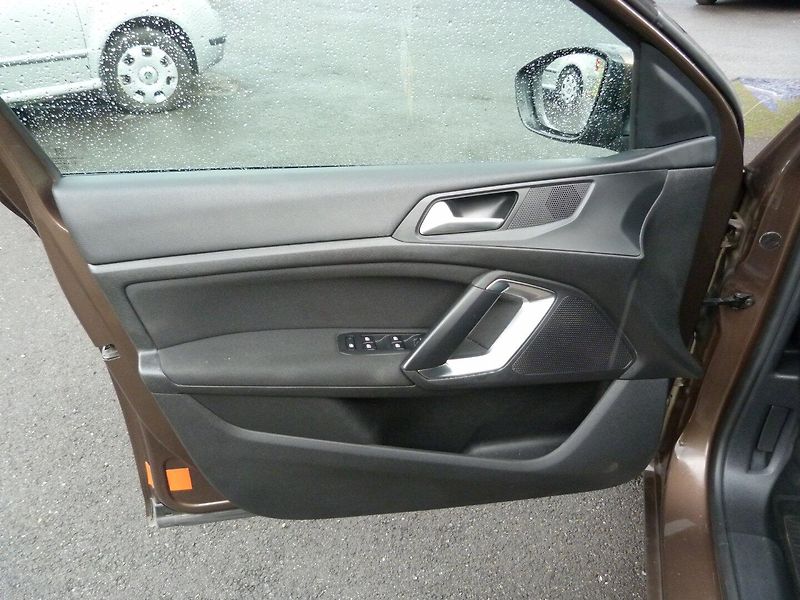 Peugeot 308 1,2 PureTech - fotka 14 z 23