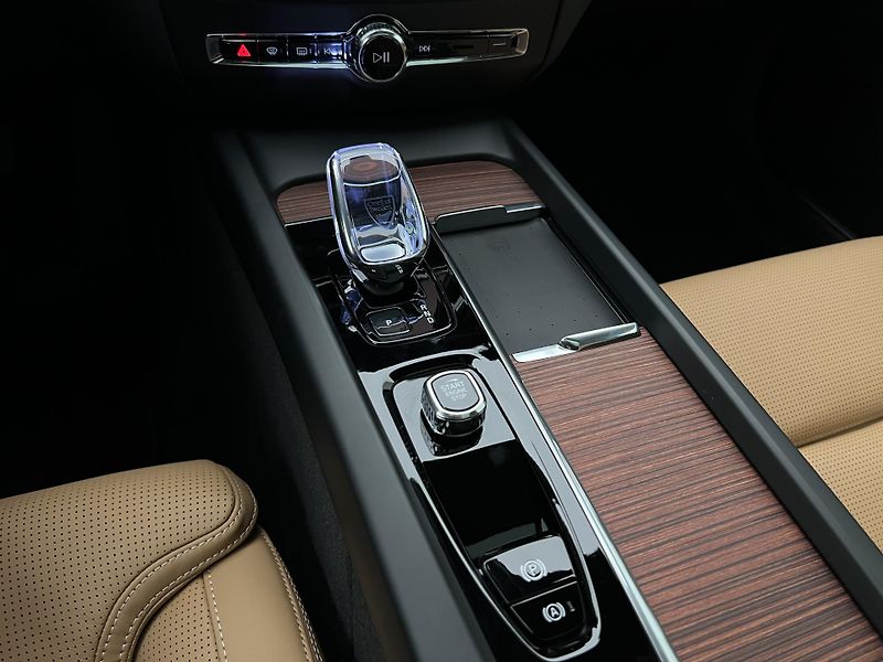 Volvo V60 (2026) B4 PLUS DARK AUT - fotka 30 z 47