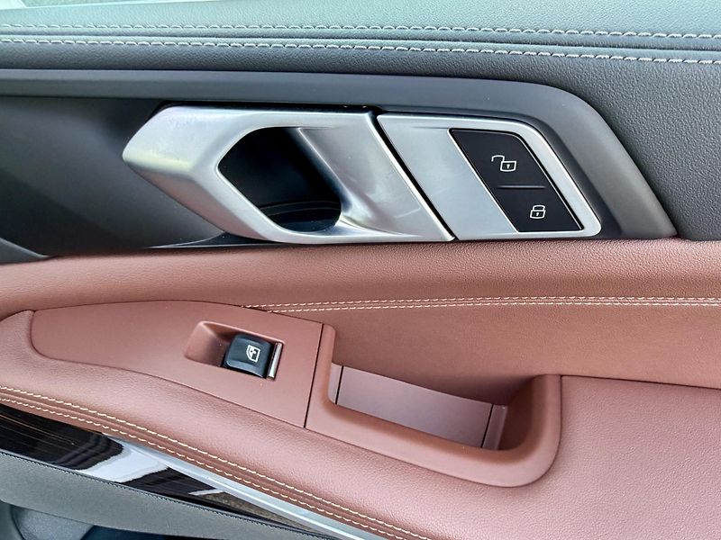 BMW X5 (2025) VZDUCH 2VR SoftClose Tažné HUD - fotka 23 z 51