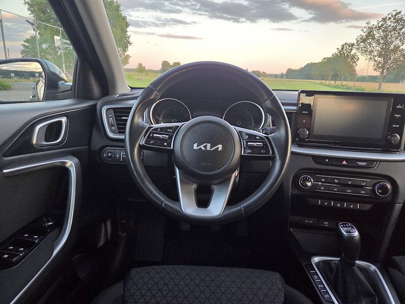 Kia Ceed (2022) 1.0 T-GDI 74 kW Spin,CZ,DPH - fotka 17 z 26