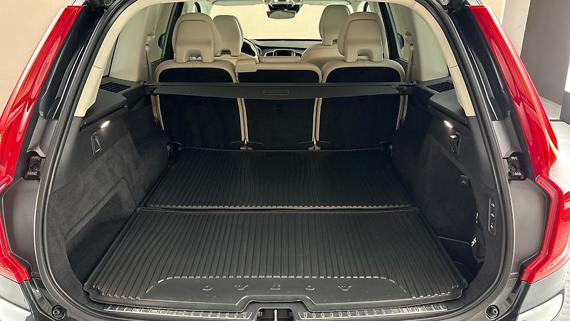 Volvo XC90 2.0 B5 AUT AWD Inscription - fotka 17 z 33