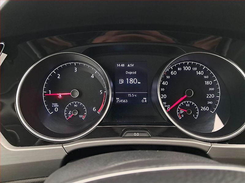Volkswagen Touran (2020) 2.0 TDI, Serv.kniha, Navi - fotka 11 z 20