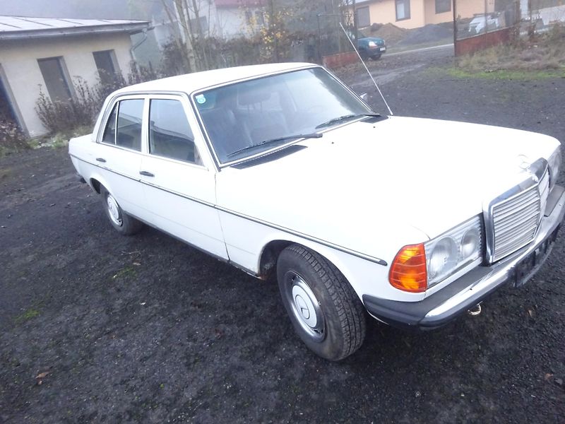 Mercedes-Benz 123 (1976) 240D - fotka 3 z 12