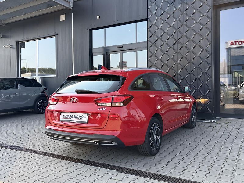 Hyundai i30 COMFORT 1.5 DPI 81 kW - fotka 3 z 23