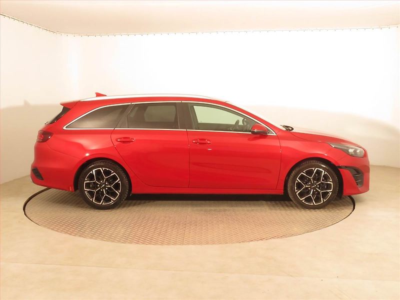 Kia Ceed (2022) GT Line 1.5 T-GDI, Serv.kniha - fotka 6 z 17