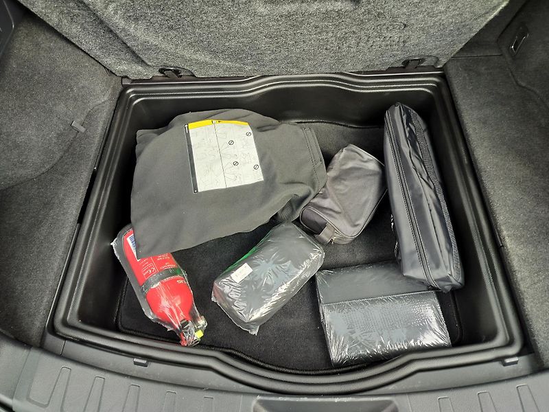 Lexus UX 250h BUSINESS edition,alcantara - fotka 22 z 24