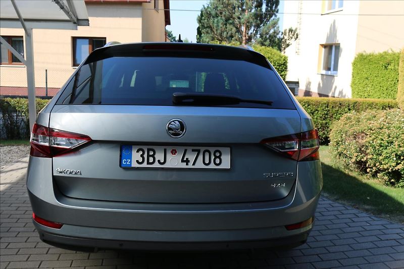 Škoda Superb 2,0 TDi, DSG , 4x4 - fotka 5 z 52