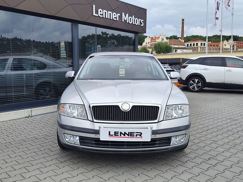 Škoda Octavia 1.6 FSI/85kW Elegance - fotka 2 z 25