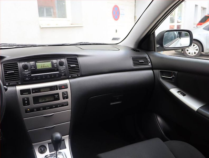 Toyota Corolla (2005) 1.4 D-4D, Automat, po STK - fotka 8 z 17