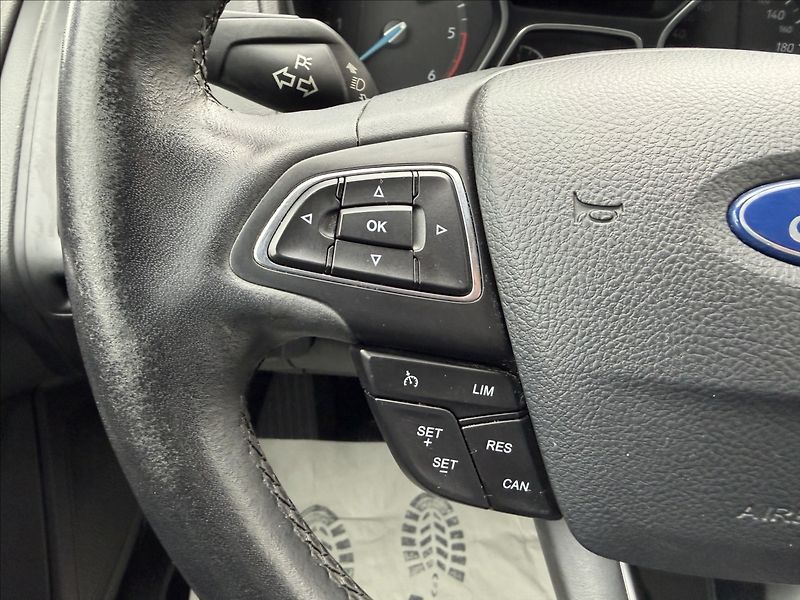 Ford Focus 1.5 TDCi Business - fotka 13 z 18