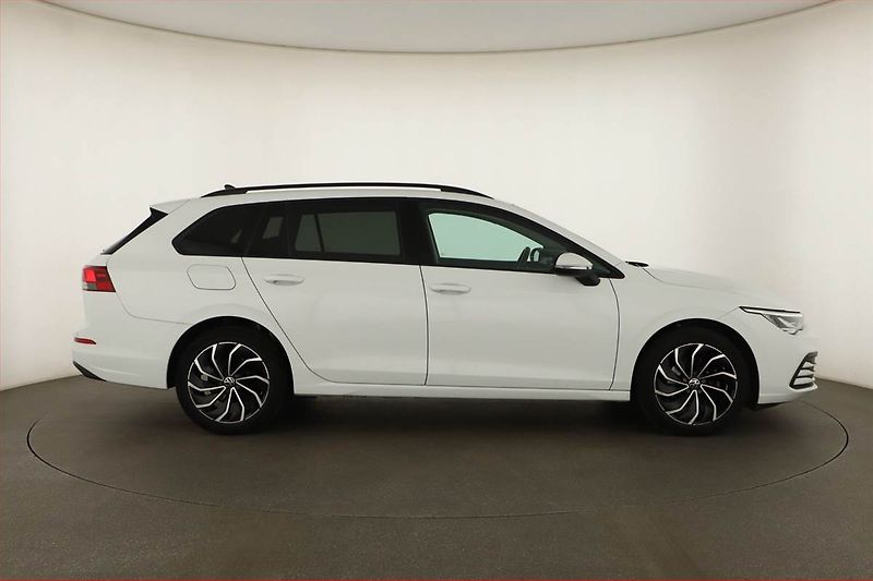 Volkswagen Golf (2022) Life 1.5 TSI - fotka 6 z 15