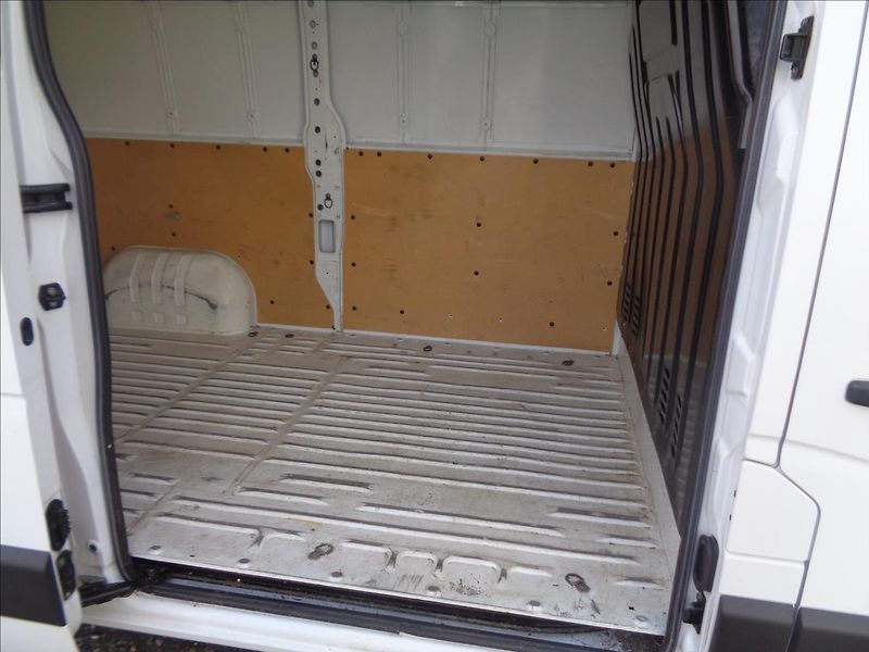 Nissan Interstar 2,3 - fotka 19 z 22