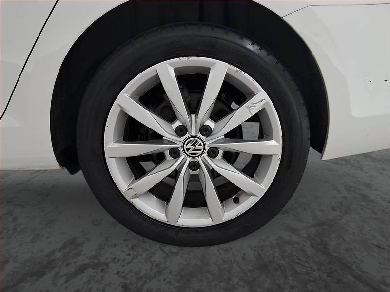 Volkswagen Golf (2016) Highline 1.2 TSI, Serv.kniha - fotka 15 z 17
