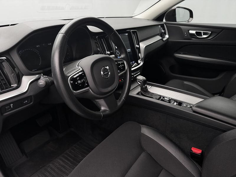 Volvo V60 CC D4 AWD MOMENTUM REZERVACE - fotka 20 z 43