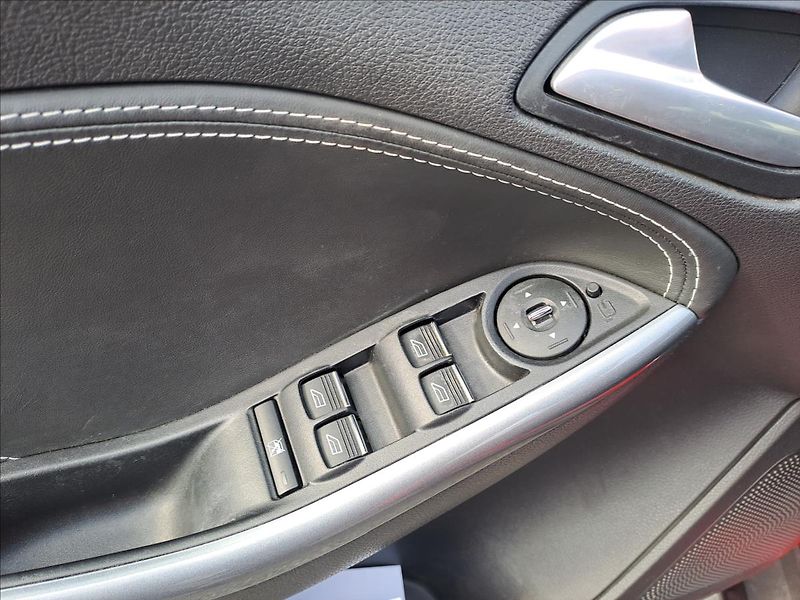 Ford Focus 1,6 EcoBoost 110kw - fotka 11 z 17