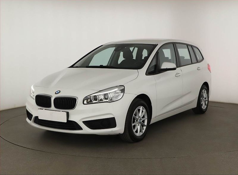 BMW Řada 2 (2016) 218i Gran Tourer, Automat - fotka 2 z 13