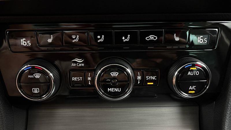 Škoda Superb 2.0 TSI DSG 4x4 Scout Combi - fotka 13 z 32