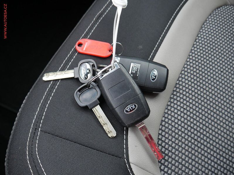Kia Ceed (2016) 1.6 CRDi, ČR, AC, navi, park - fotka 26 z 27