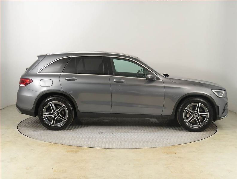 Mercedes-Benz GLC (2020) AMG line 300 d 4MATIC - fotka 6 z 26