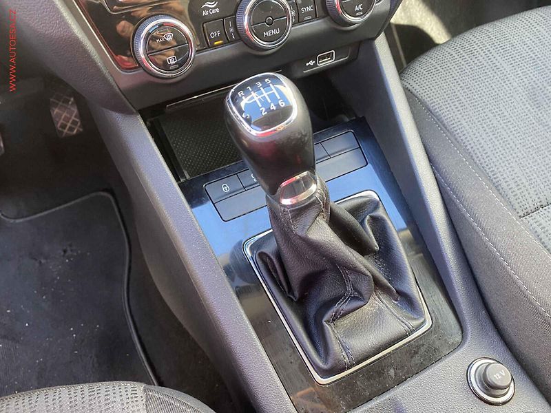 Škoda Octavia (2018) 1.4 TSi, Style, TZ, +kola - fotka 17 z 18