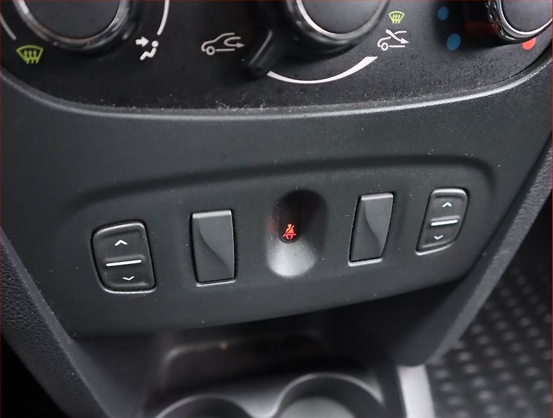 Dacia Sandero (2013) 1.2 16V, Serv.kniha, Tempomat - fotka 13 z 14