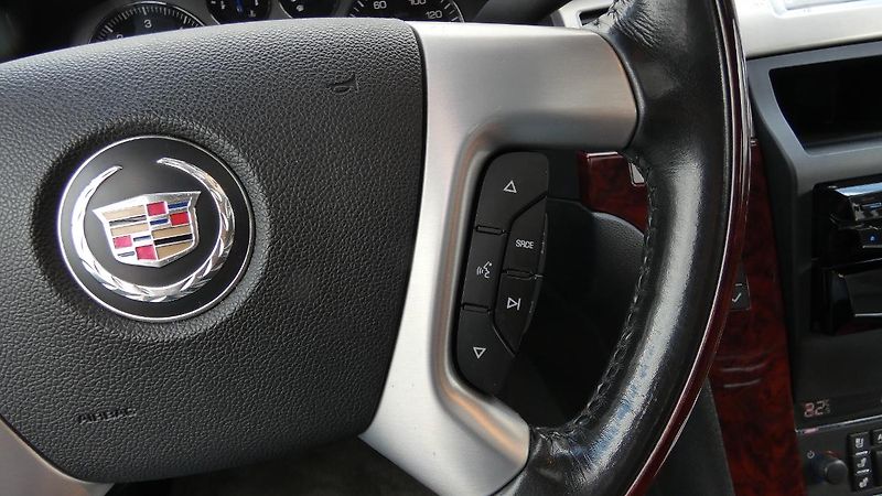 Cadillac Escalade 6,2 V8 301kW - fotka 12 z 23