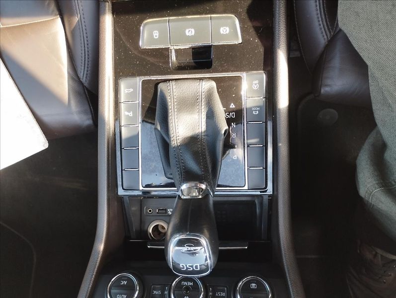 Škoda Superb 2,0 TDi 110KW LAURIN/KLEMENT - fotka 14 z 20