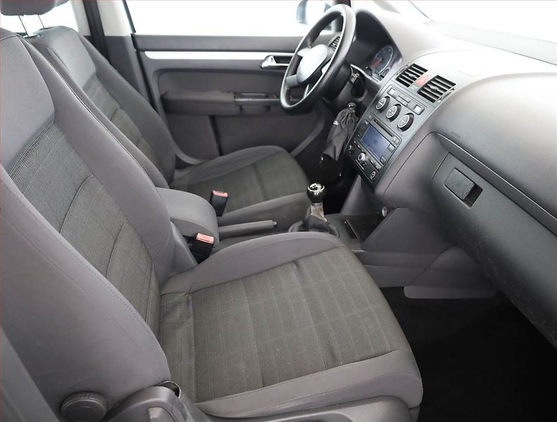Volkswagen Touran (2006) 1.9 TDI, 7 míst, nová STK - fotka 7 z 17