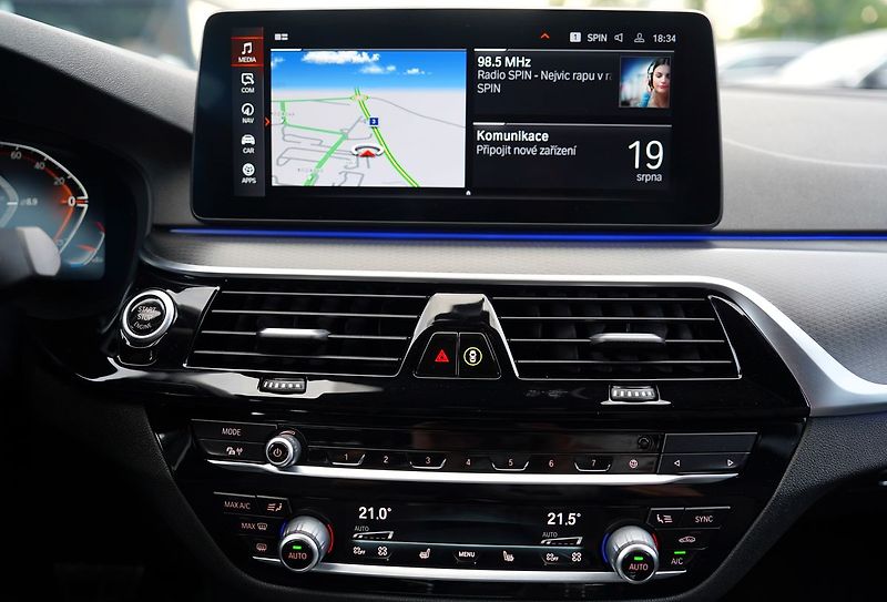 BMW Řada 5 540i xDrive/Lasery,HUD/335PS - fotka 35 z 45