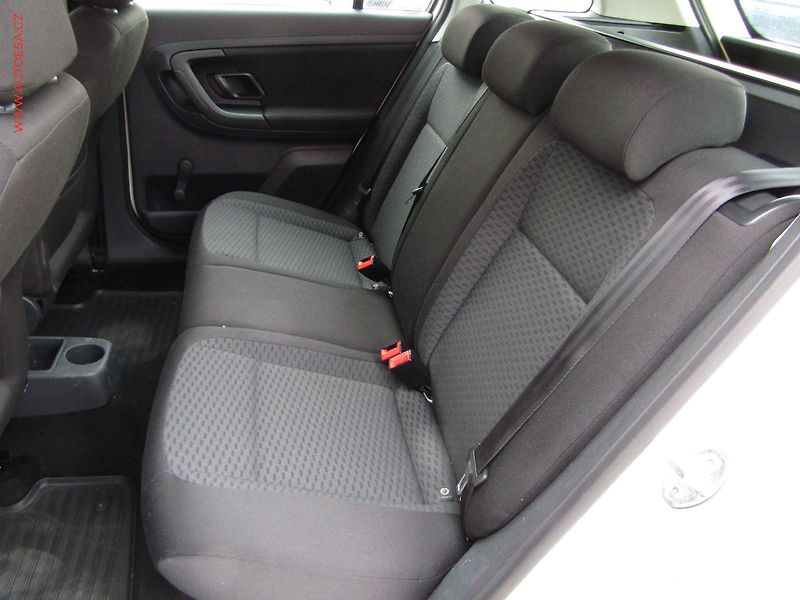 Škoda Fabia (2011) 1.6 TDi, ČR, servis.kniha, AC - fotka 10 z 15