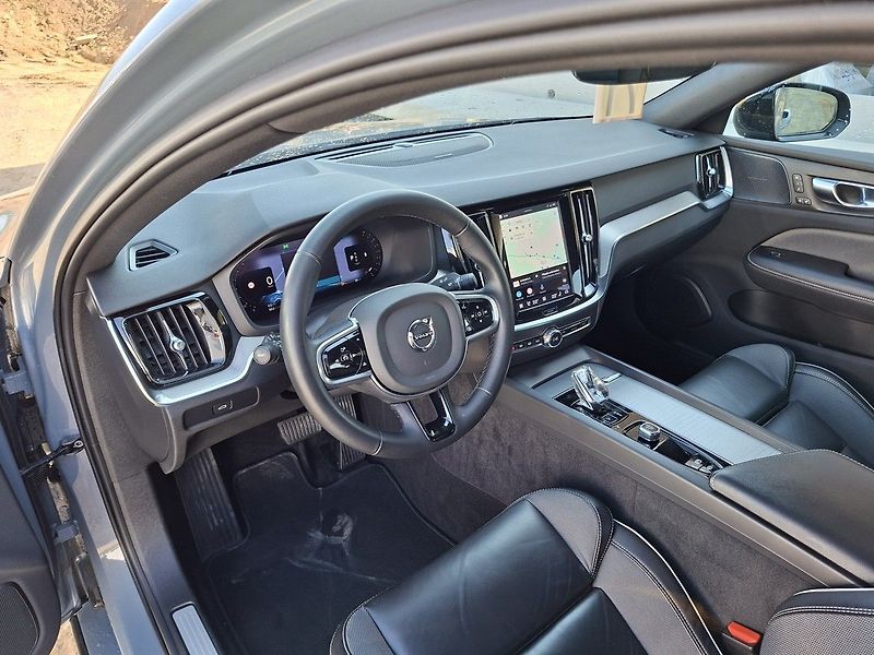 Volvo S60 B5 AWD PLUS 1.MAJ! - fotka 13 z 29