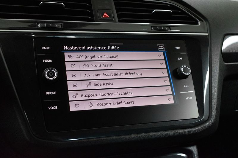Volkswagen Tiguan 2.0TDI DSG*ACC*VIRTUAL*EL.KUFR - fotka 29 z 46