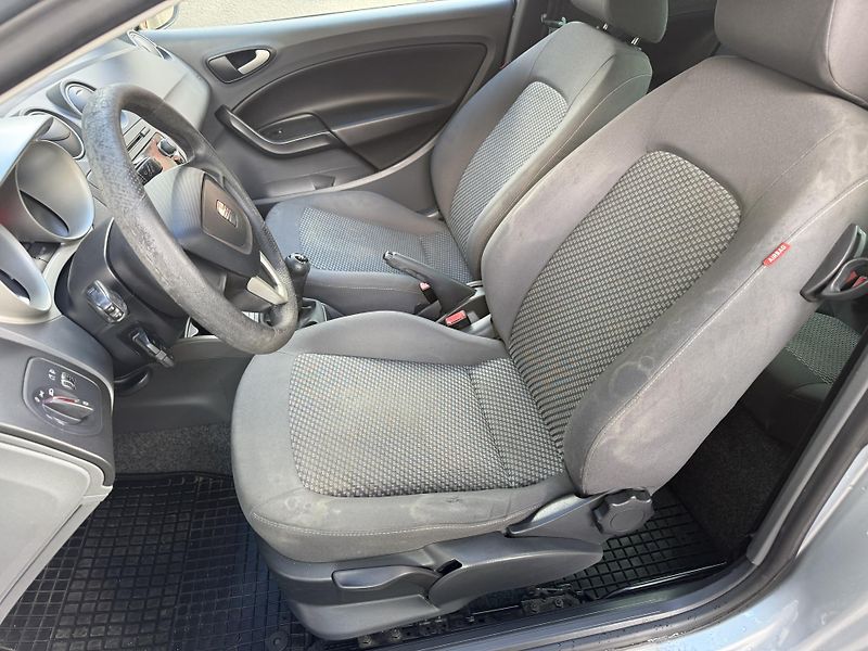 Seat Ibiza 1,4i AUT. KLIMATIZACE - fotka 12 z 20